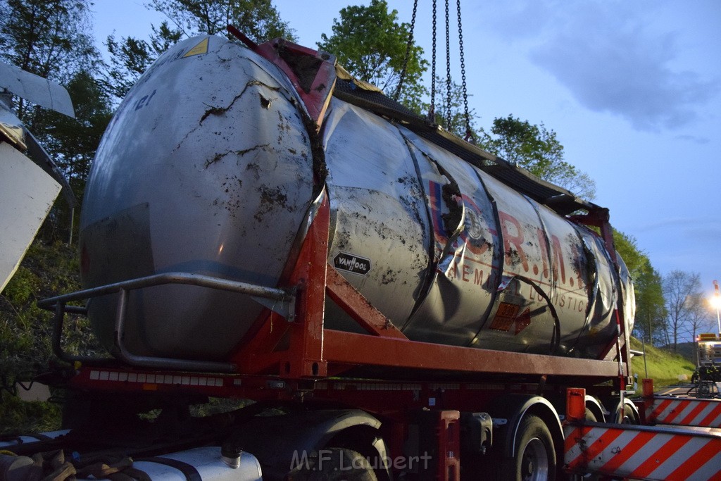 VU Gefahrgut LKW umgestuerzt A 4 Rich Koeln Hoehe AS Gummersbach P583.JPG - Miklos Laubert